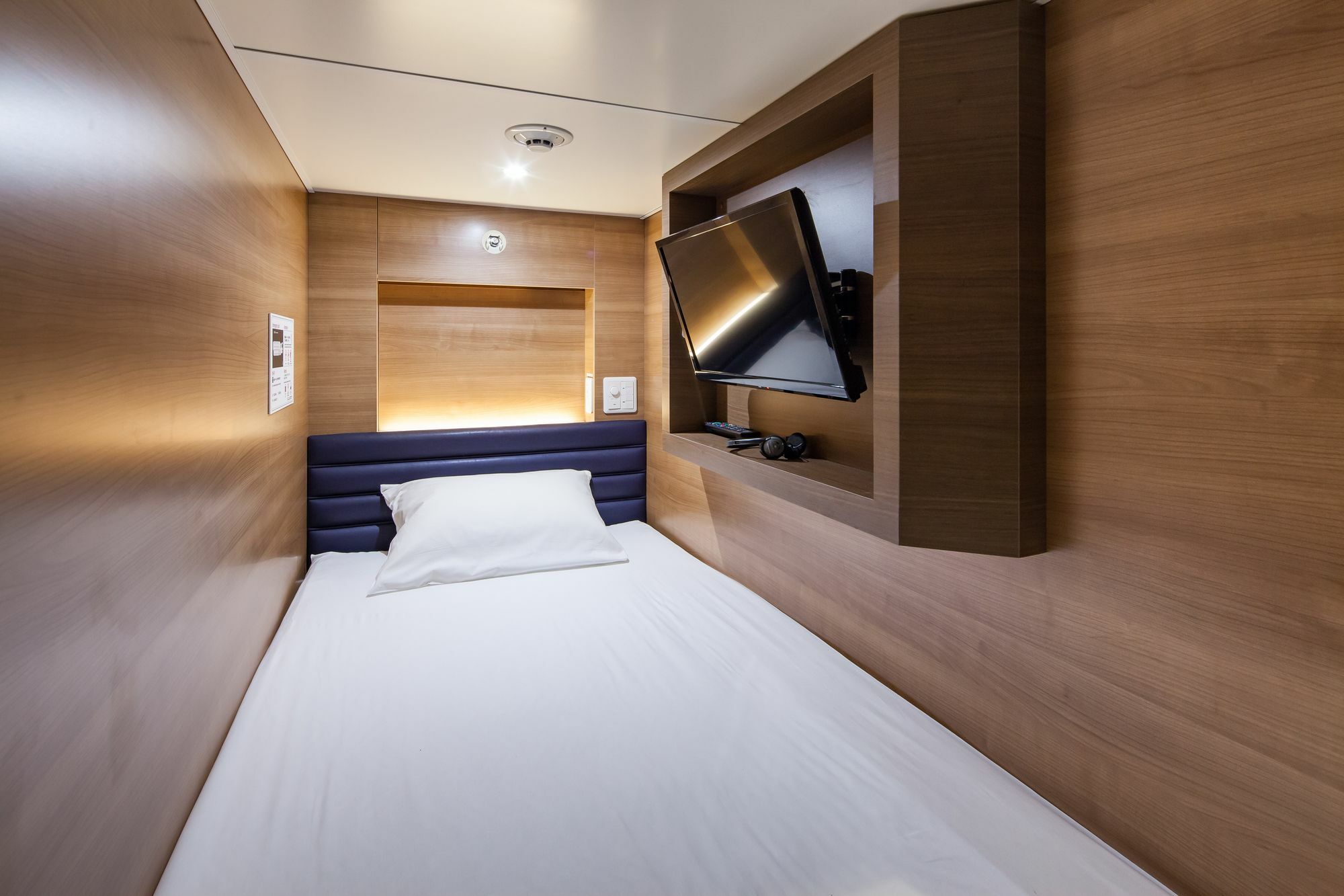 Y'S Cabin Osaka Namba Eksteriør billede