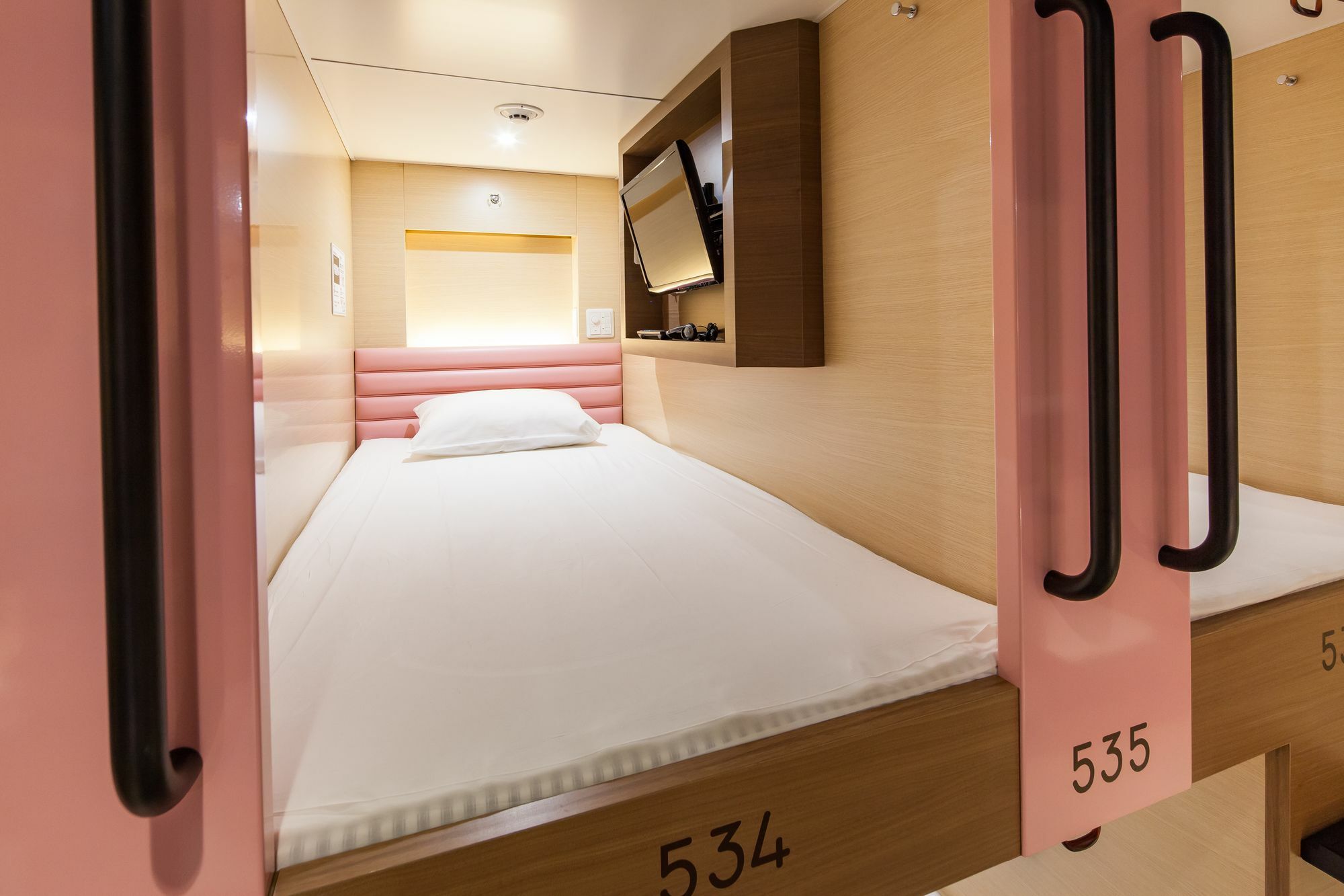 Y'S Cabin Osaka Namba Eksteriør billede