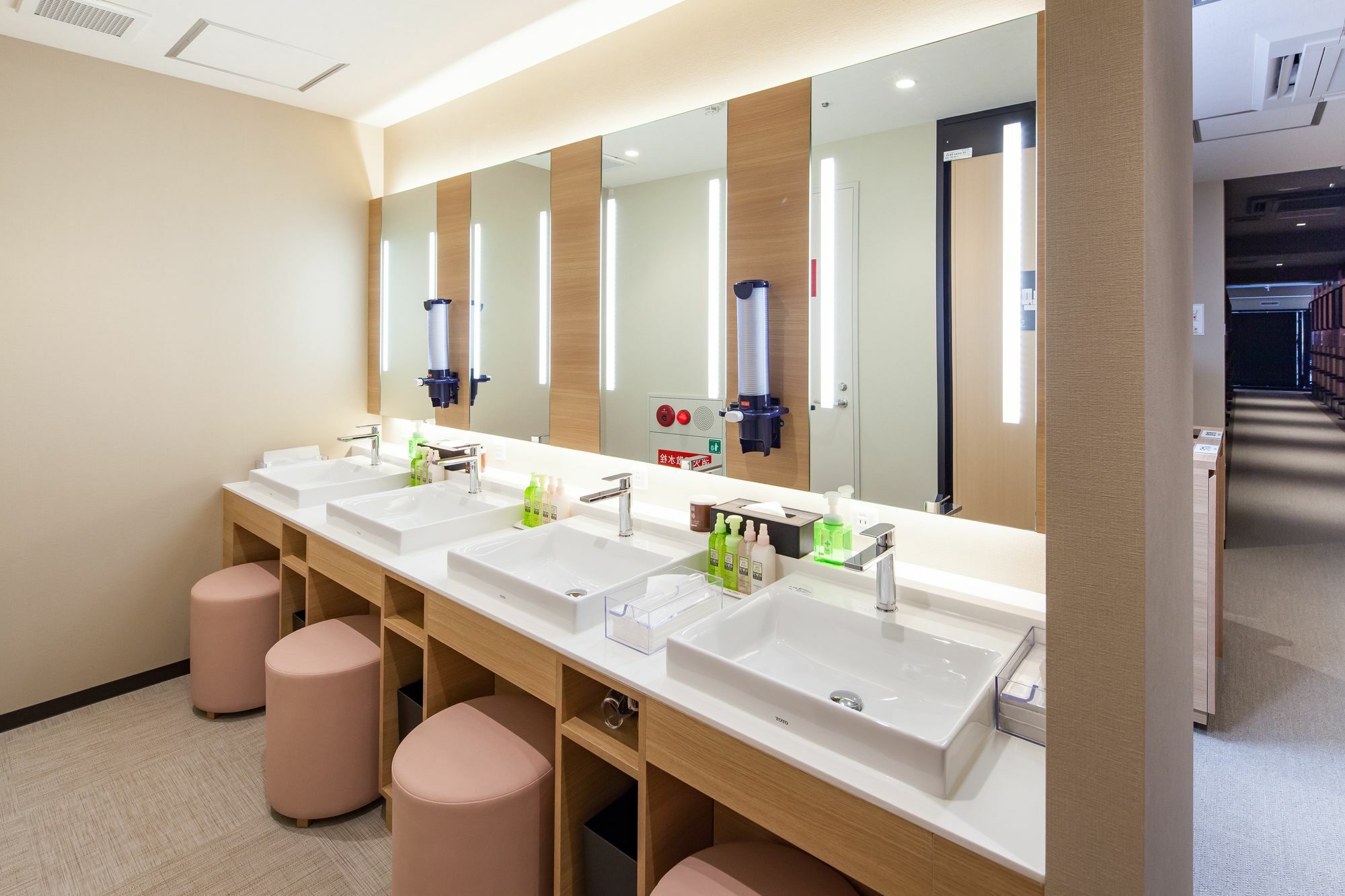 Y'S Cabin Osaka Namba Eksteriør billede